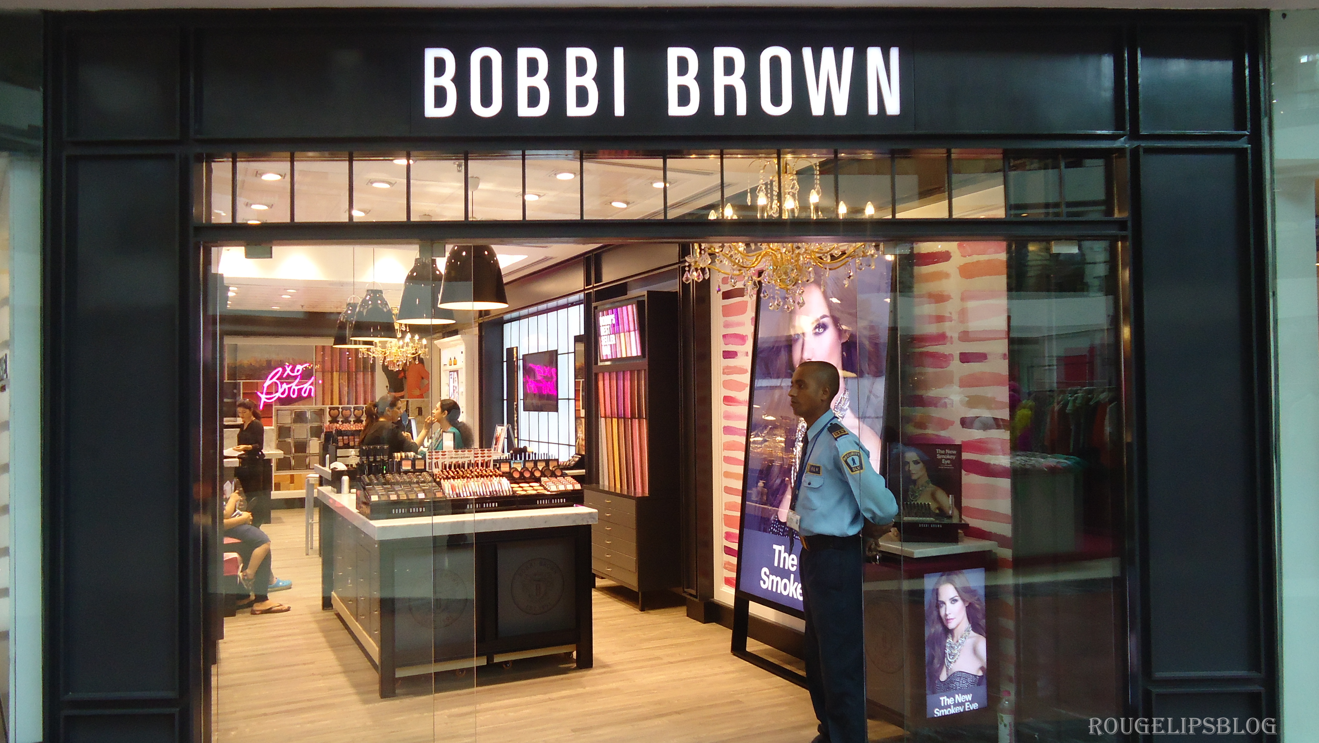 Бобби Браун магазин в СПБ. Ереван магазин Бобби Браун. Бобби Браун магазин фото. Том Браун магазины.